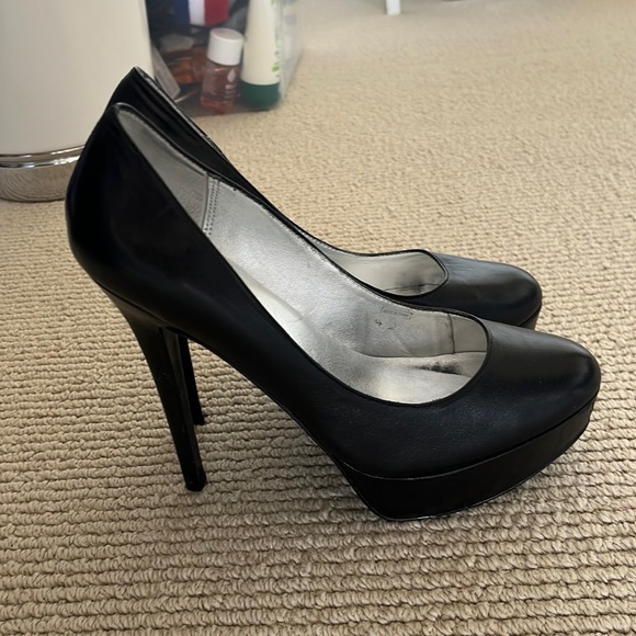 COPY -Black leather heels. Size 8. gently worn. Like new condition. platform s… - Picture 1 of 5